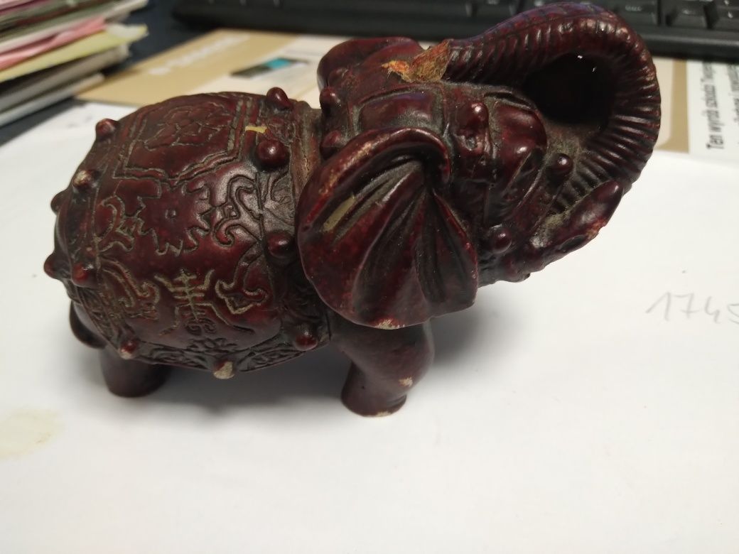 Figurka słoń słonik na szczęscie bordowy