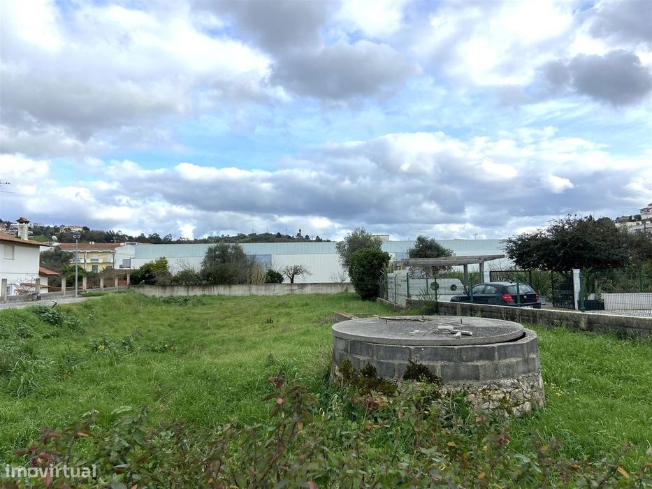 Lote de terreno / Urbanizado / Construção de prédio / Batalha