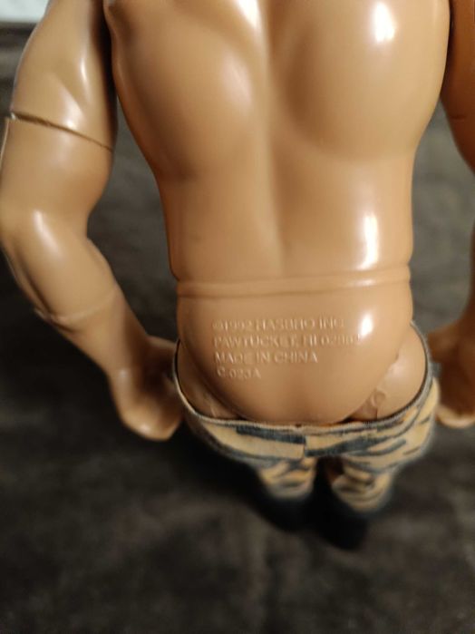 Super figurka Action Man, wysokości 30 cm, firmy Hasbro.