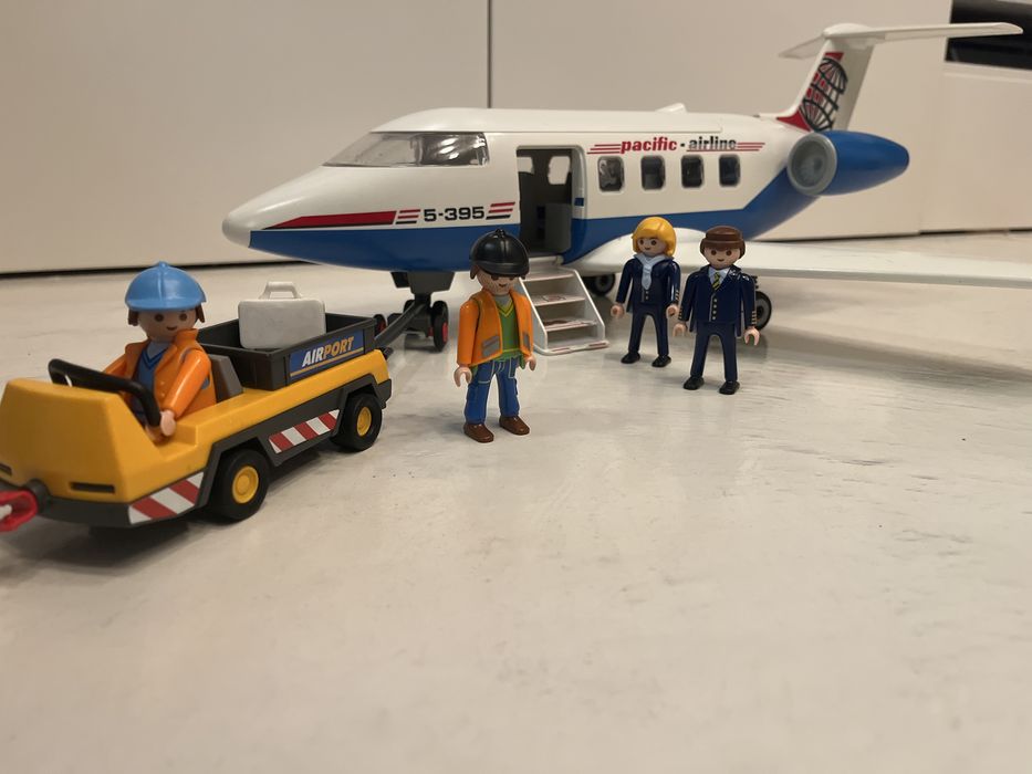 Playmobil 5395 samolot  + 5396 holownik