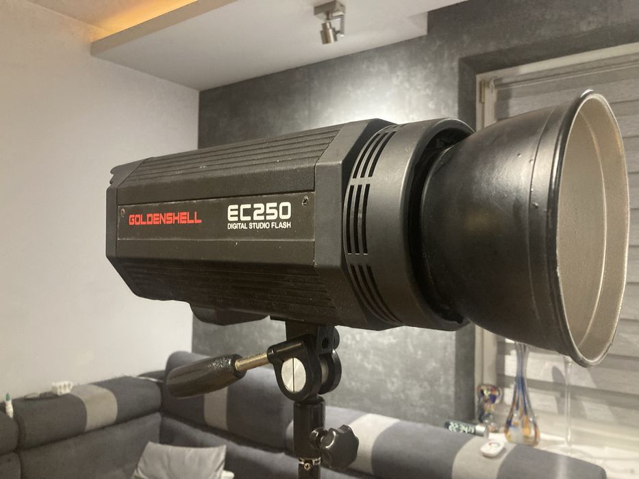 Cyfrowa lampa błyskowa studyjna EC-250