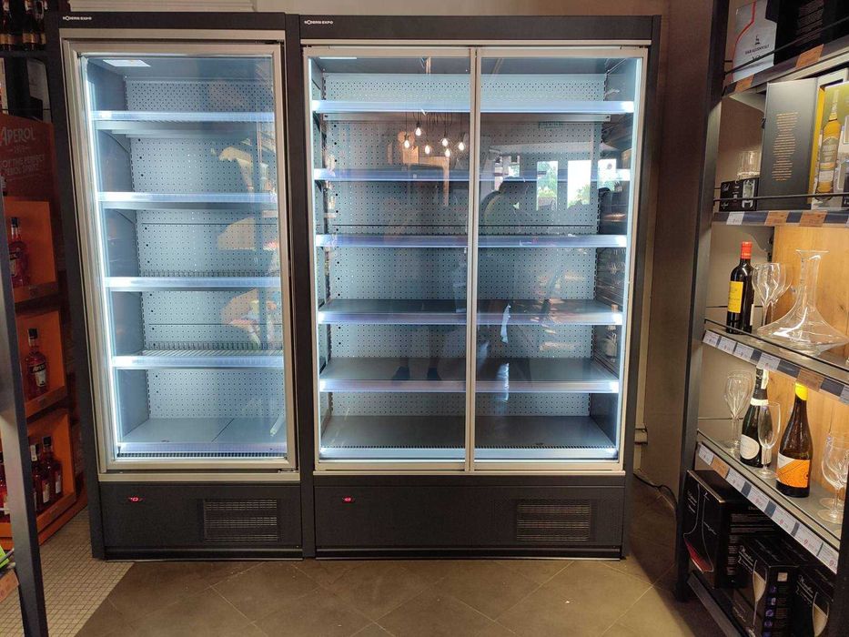 Торгові стелажі. Гачки. Каса. Прилавок. Торгове обладнання в магазин