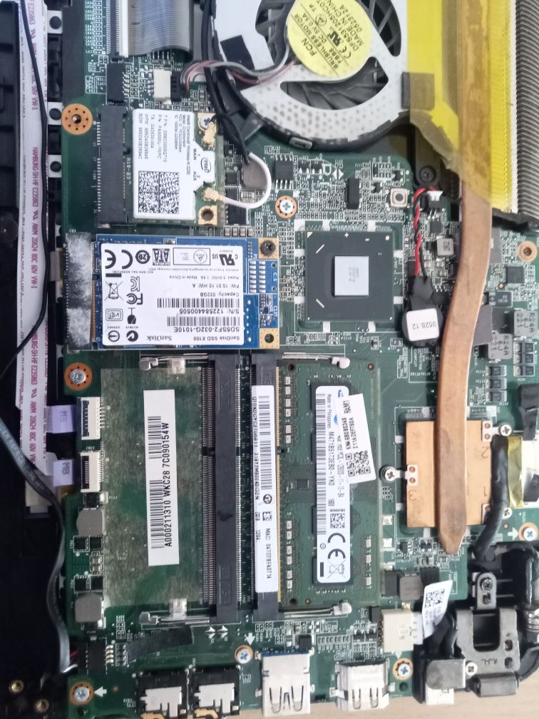 Toshiba satellite u845( core i5/4/ssd32