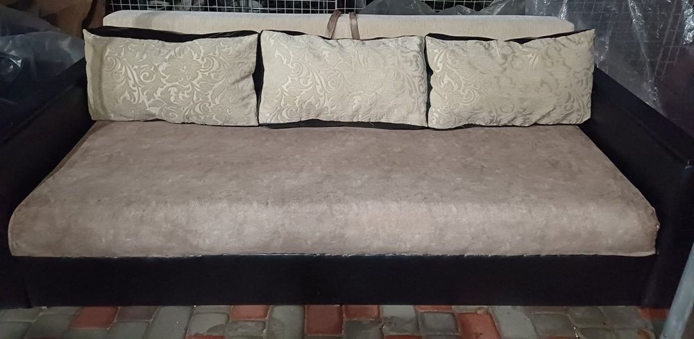 Продам диван еврокнижку .