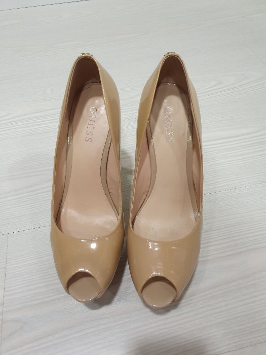 Sapatos GUESS tam.40 Cor Nude