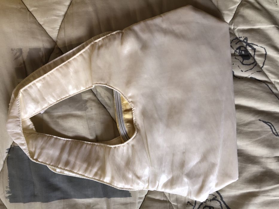 Mala de mão bordada branca