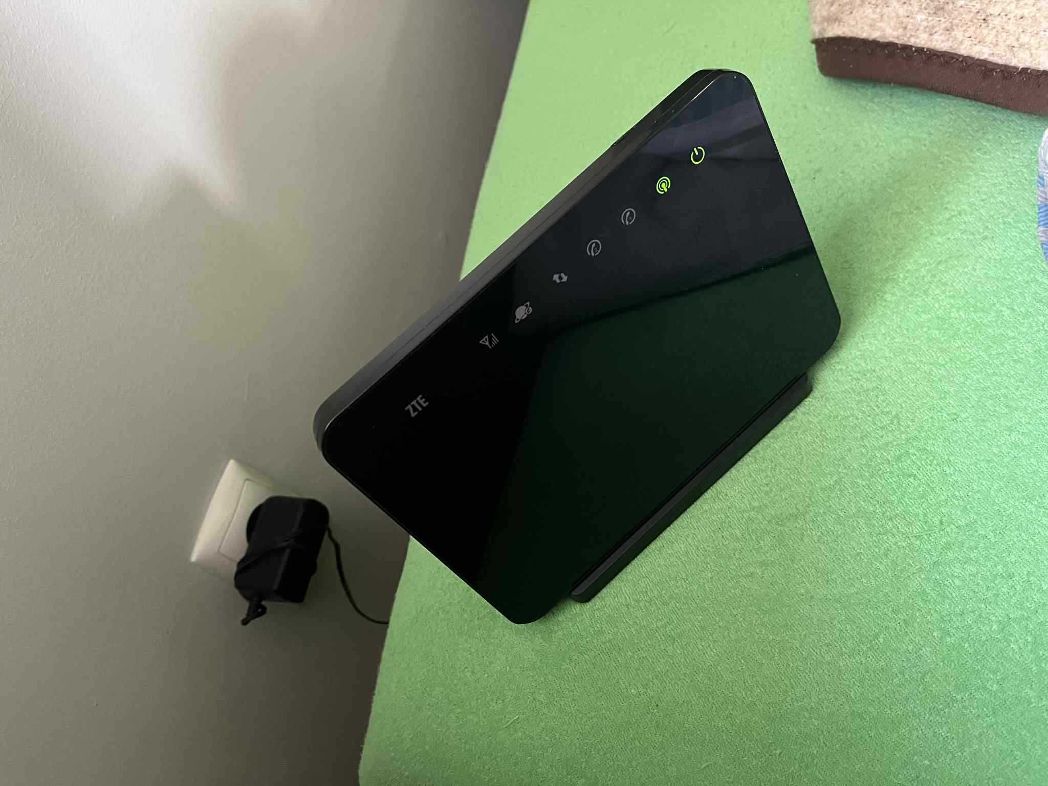 Router modem wi-fi na karte SIM 4G LTE ZTE MF28D