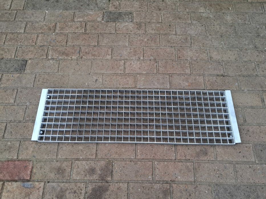 Stopnie schodowe metalowe  stopień.