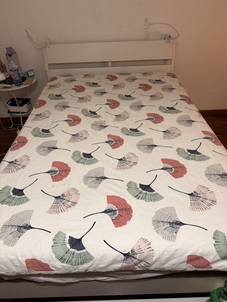 Cama de casal IKEA