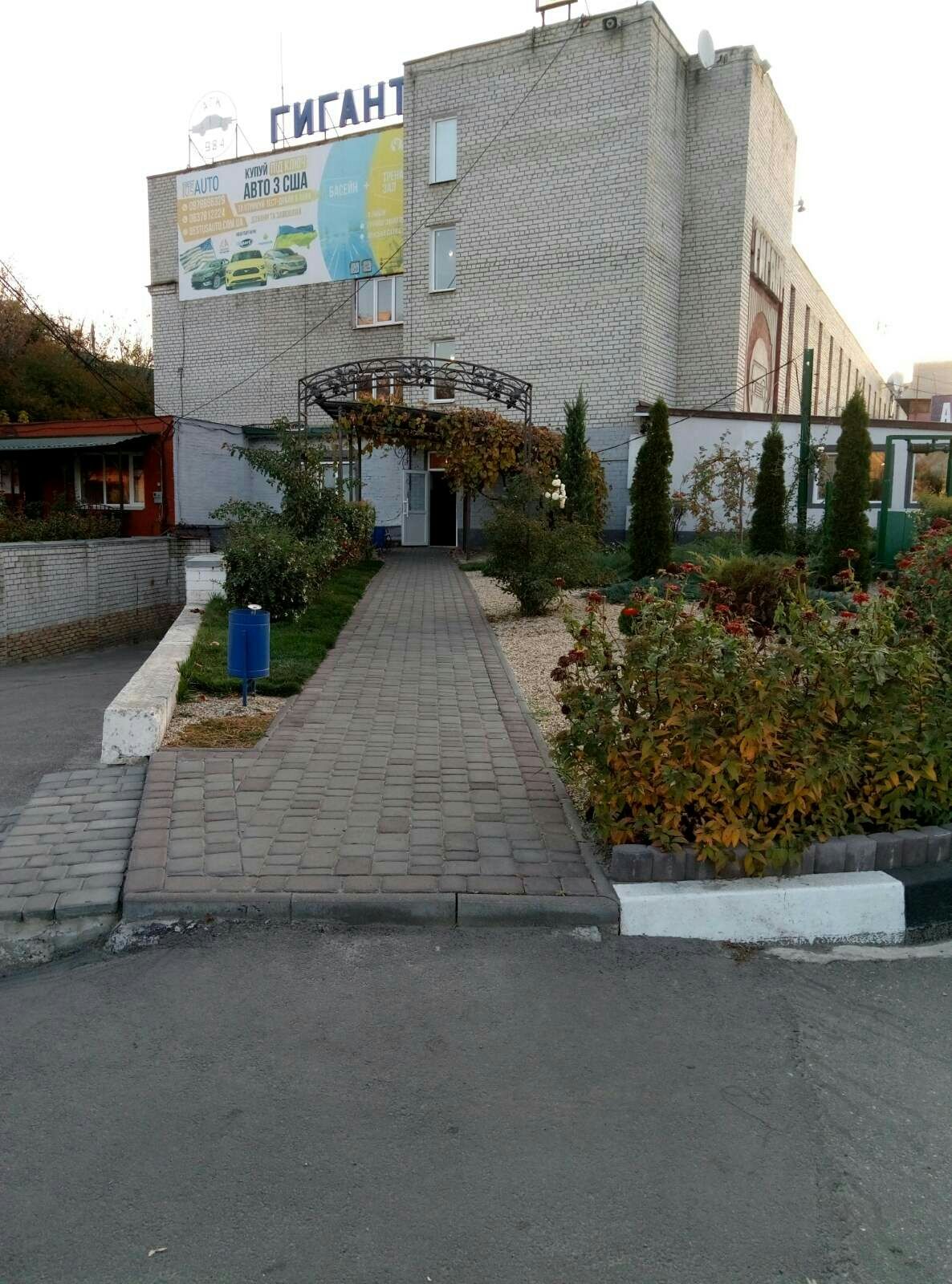 Сдам, продам, место на крытой автостоянке в АГК Гигант-1