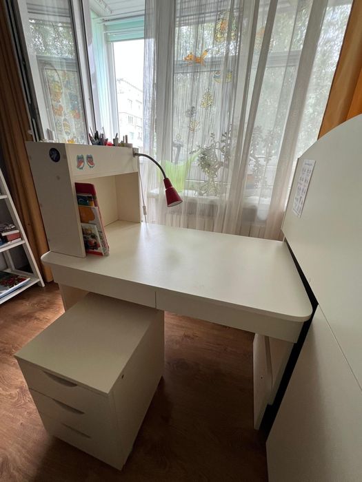 Комплект меблів у дитячу