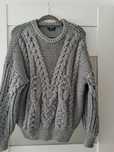 Sweter grubo pleciony