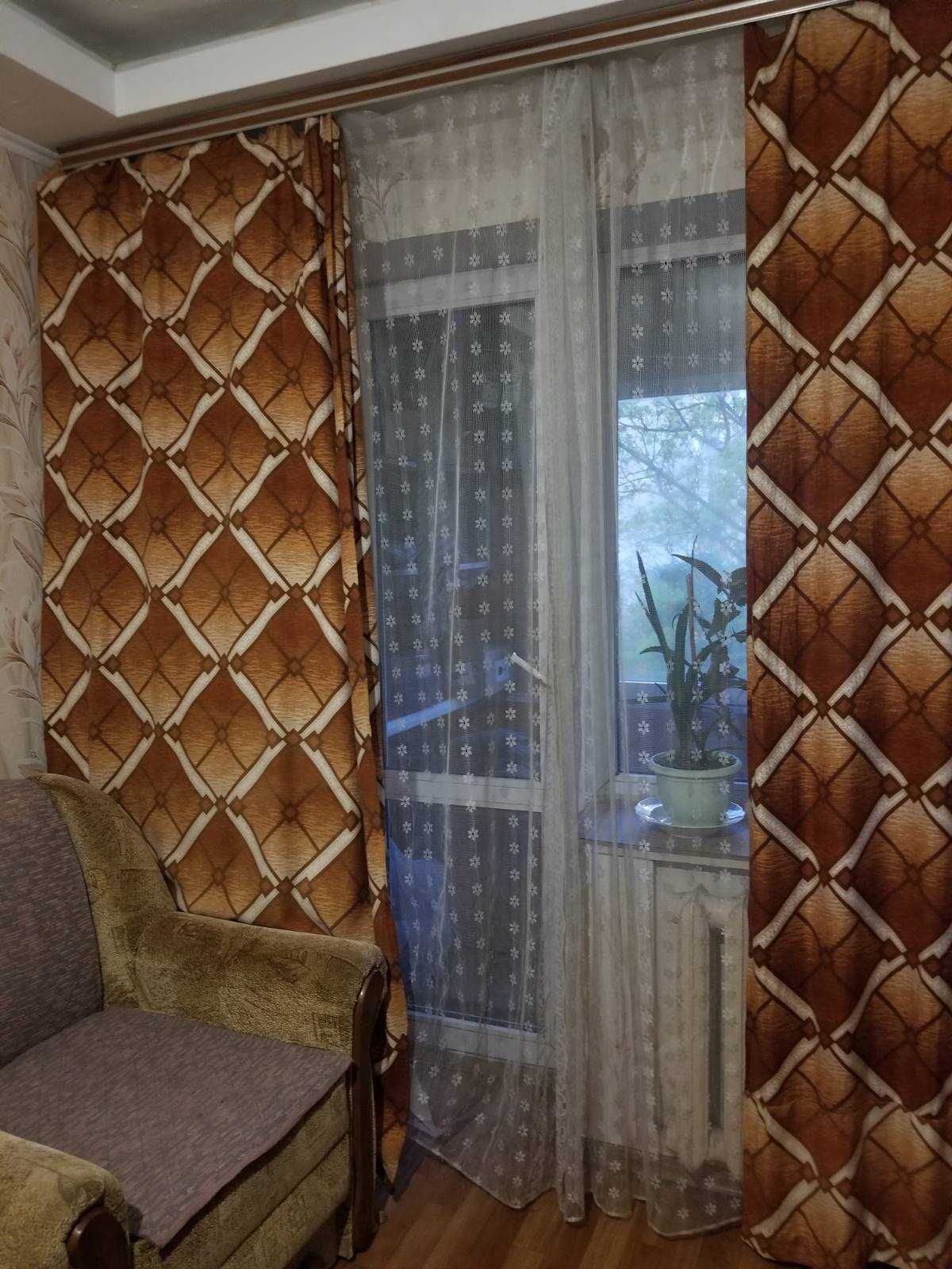 Продам  2 комнатную, метро Черниговская,ул.Карбышева , 18-А