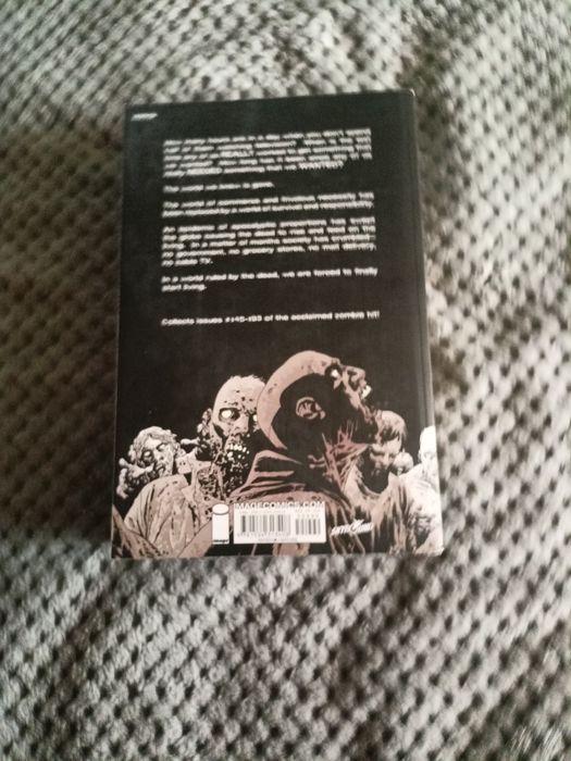 Komiks Walking Dead Compendium vol. 4