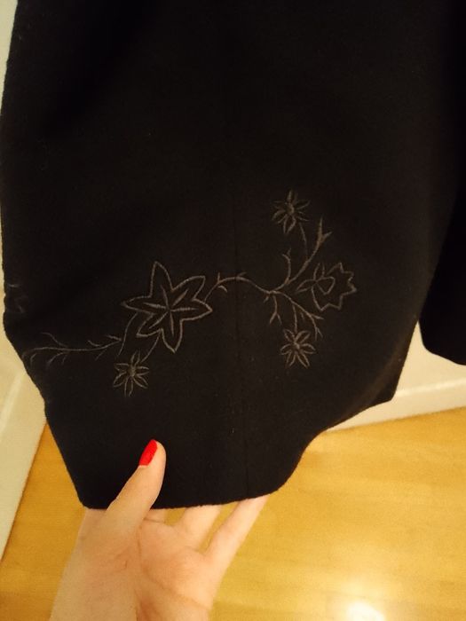 Płaszcz zimowy wełniany rozmiar 36, czarny, z ociepleniem, firma Jass