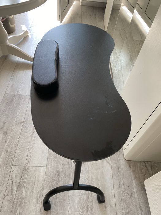 Stolik do manicure mobilny