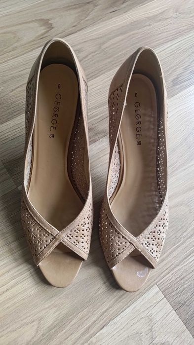 Buty szpilki George 39