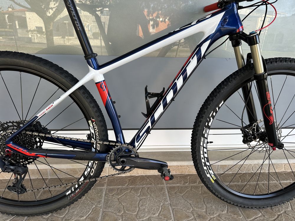 Bicicleta Scott 29 - Carbono - Bem equipada