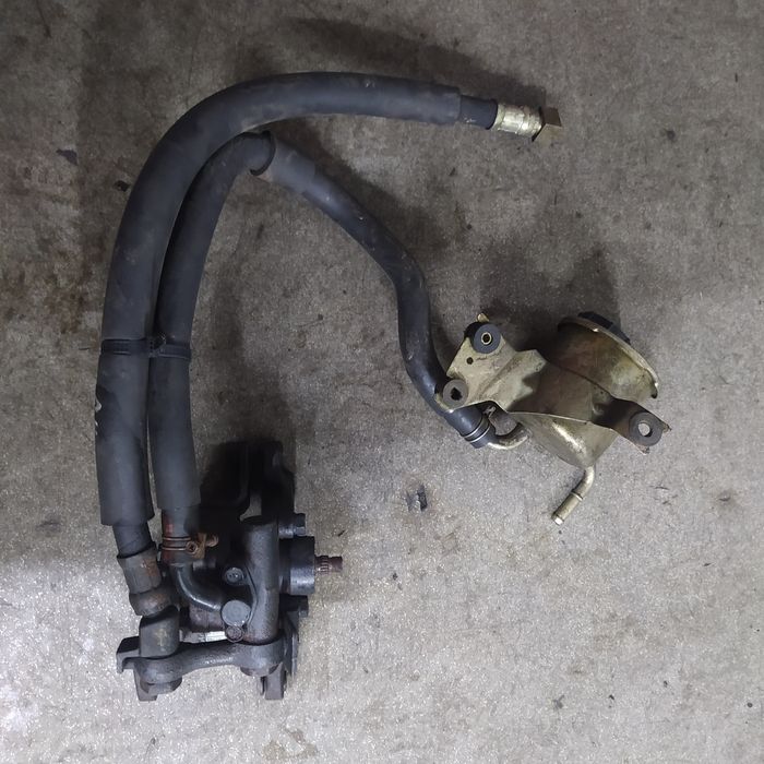 Насос гідроусилителя гідропідсилювача ГУР Nissan Sunny N13 1.7 DIESEL.