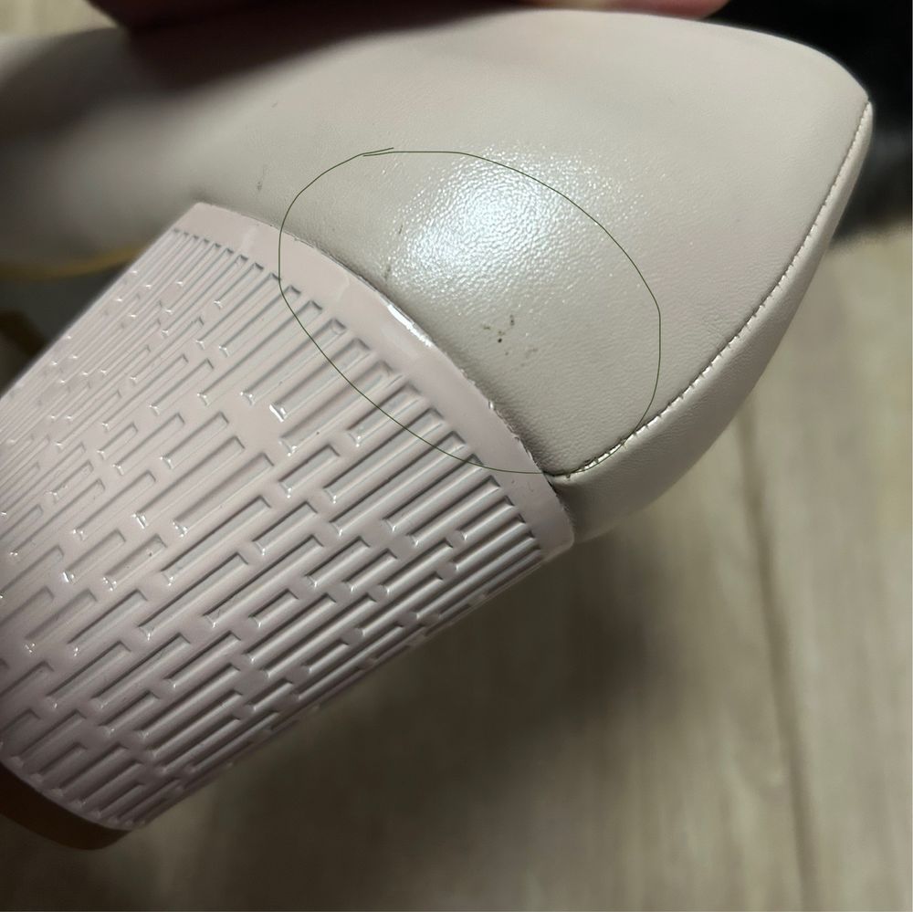 Czółenka, buty, pantofle beżowe rozm. 40- mniejsze