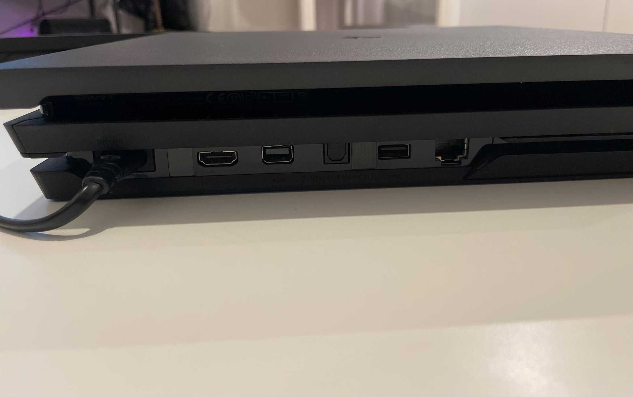 *Zadbana konsola PS4 PRO*