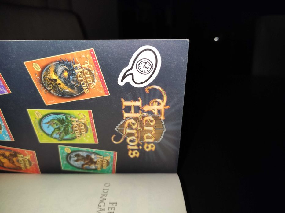 Livro "Feras e Heróis - Ferno O Dragão de Fogo" Volume 1