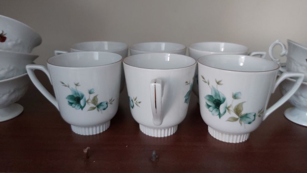 Szklanki ,filiżanki , miski ,dzbanki