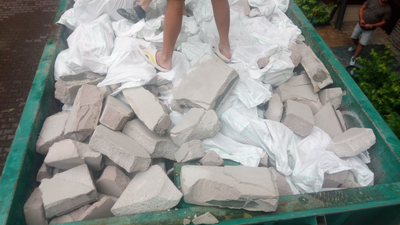 Вивіз сміття уборка територій Камаз,Даф,Ман Вантажники