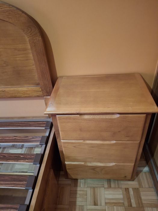 Cama de casal e 2 mesas de cabeceiras - madeira cerejeira