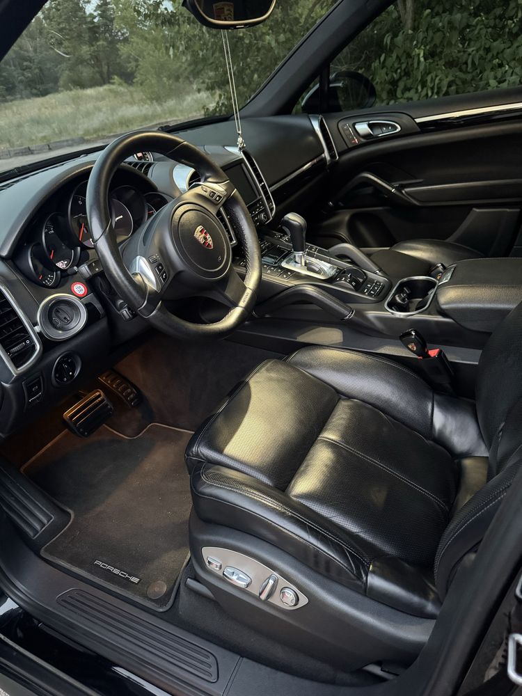 Porsche Cayenne.