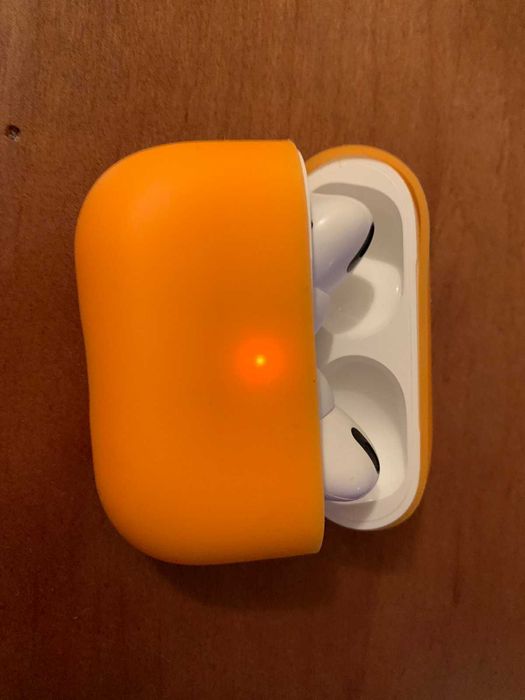Силиконовый чехол для Airpods Pro оранжевый