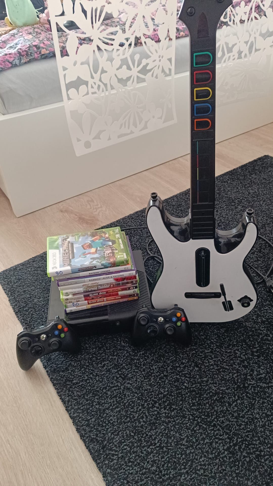Xbox 360+ kinect + Guitar Hero + gitara, Minecraft + Farming Simulator