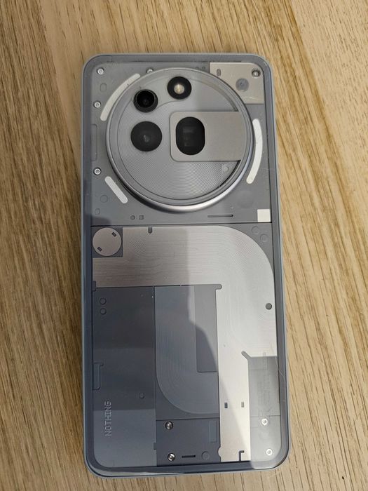 Nothing Phone 3A Pro e CMF Watch Pro 2