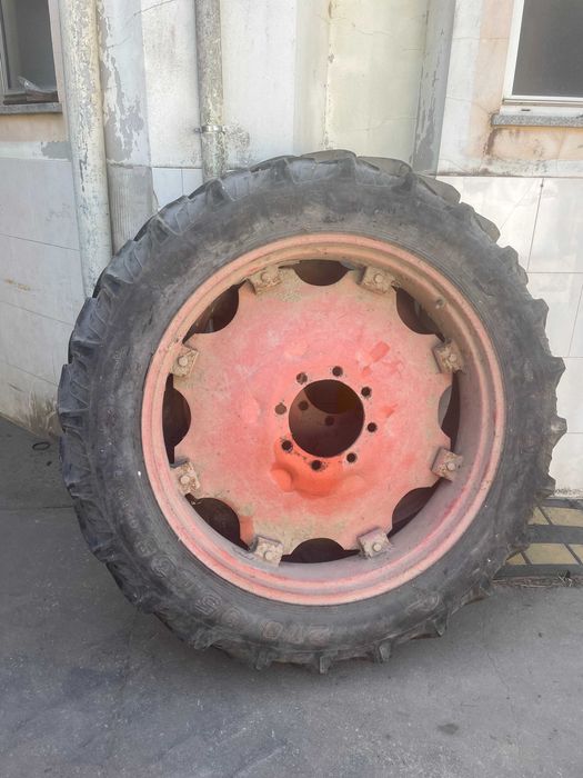 Pneu estreito trator