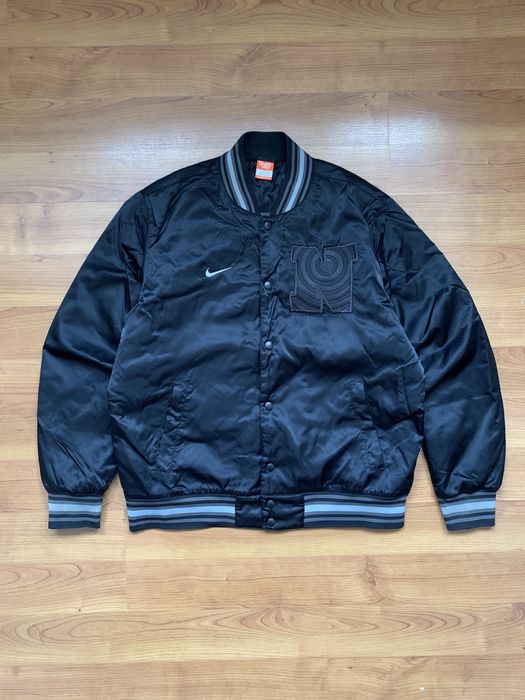 Бомбер Nike чорний L розмір