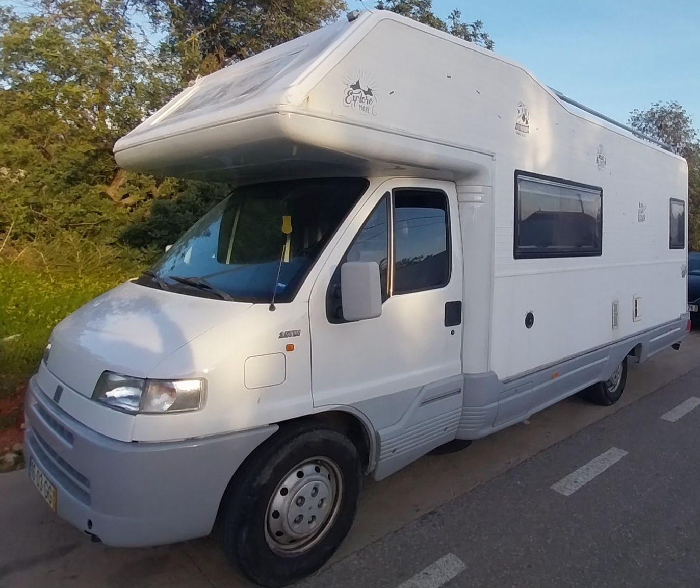 Aluga-se autocaravana