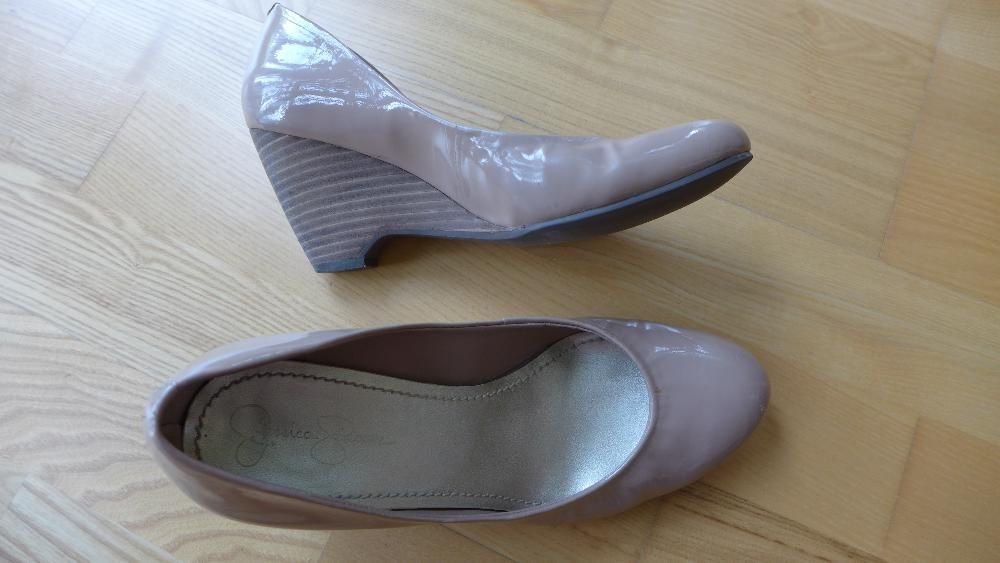 Buty damskie , czółenka lakierowane na koturnie. Rozm. 39 z TK-max