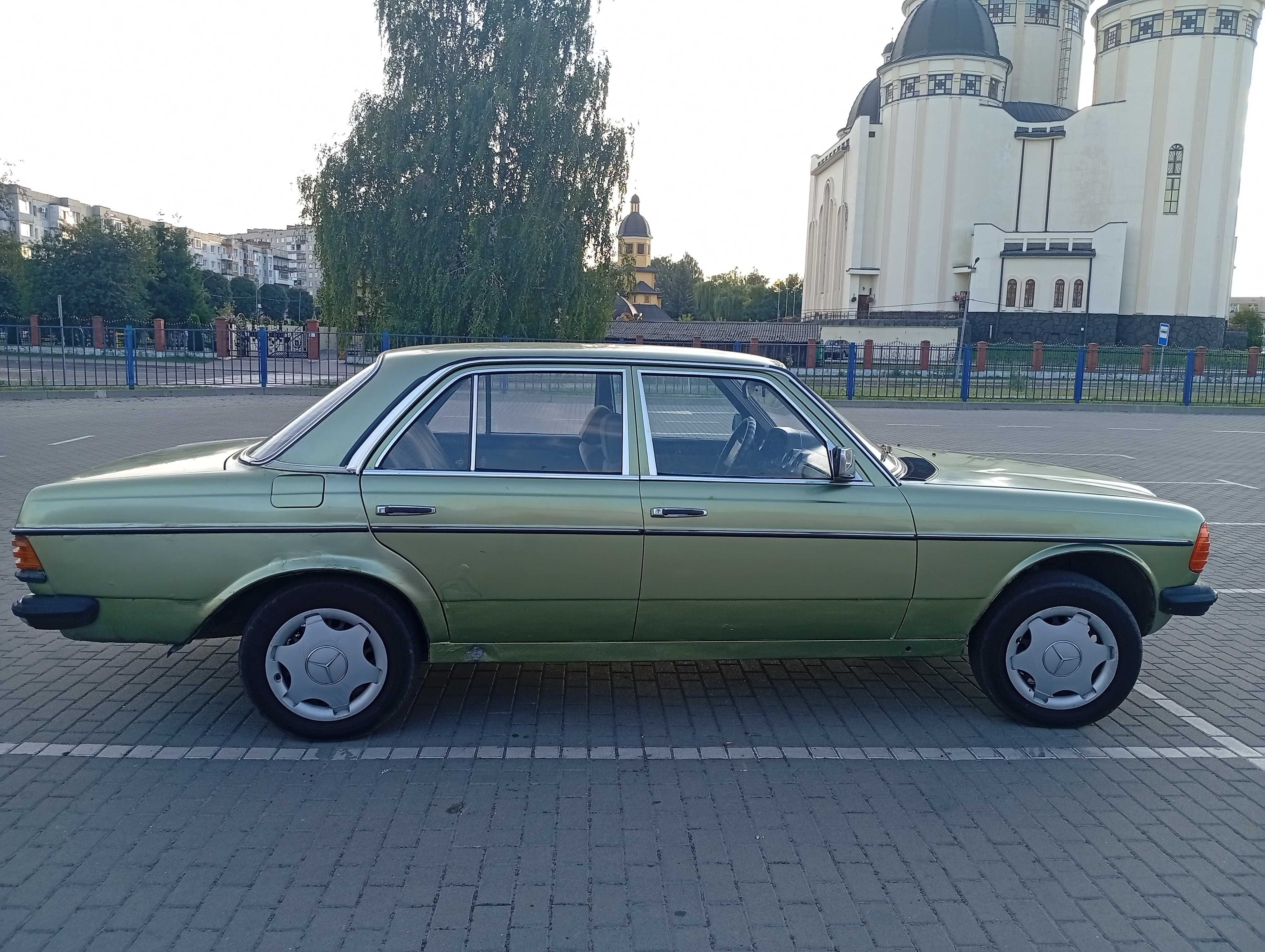 Продам Mercedes Benz 123 2.4d