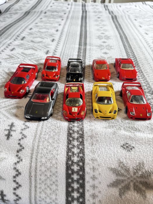 Lote de 9 miniaturas de carros da Ferrari