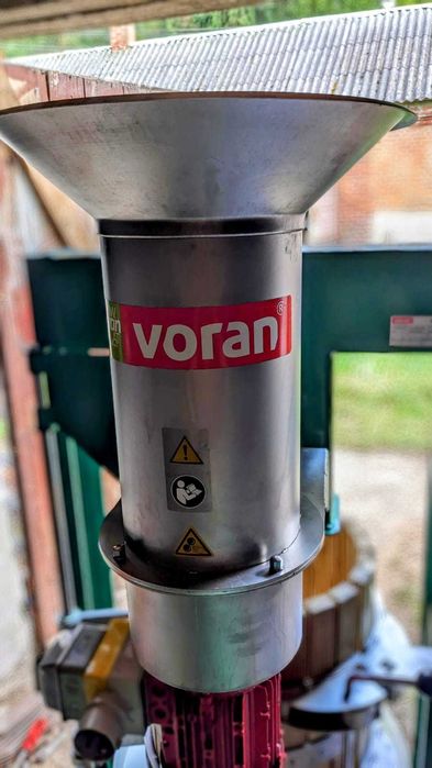 Prasa hydrauliczna, koszowa do tłoczenia soku z owoców.