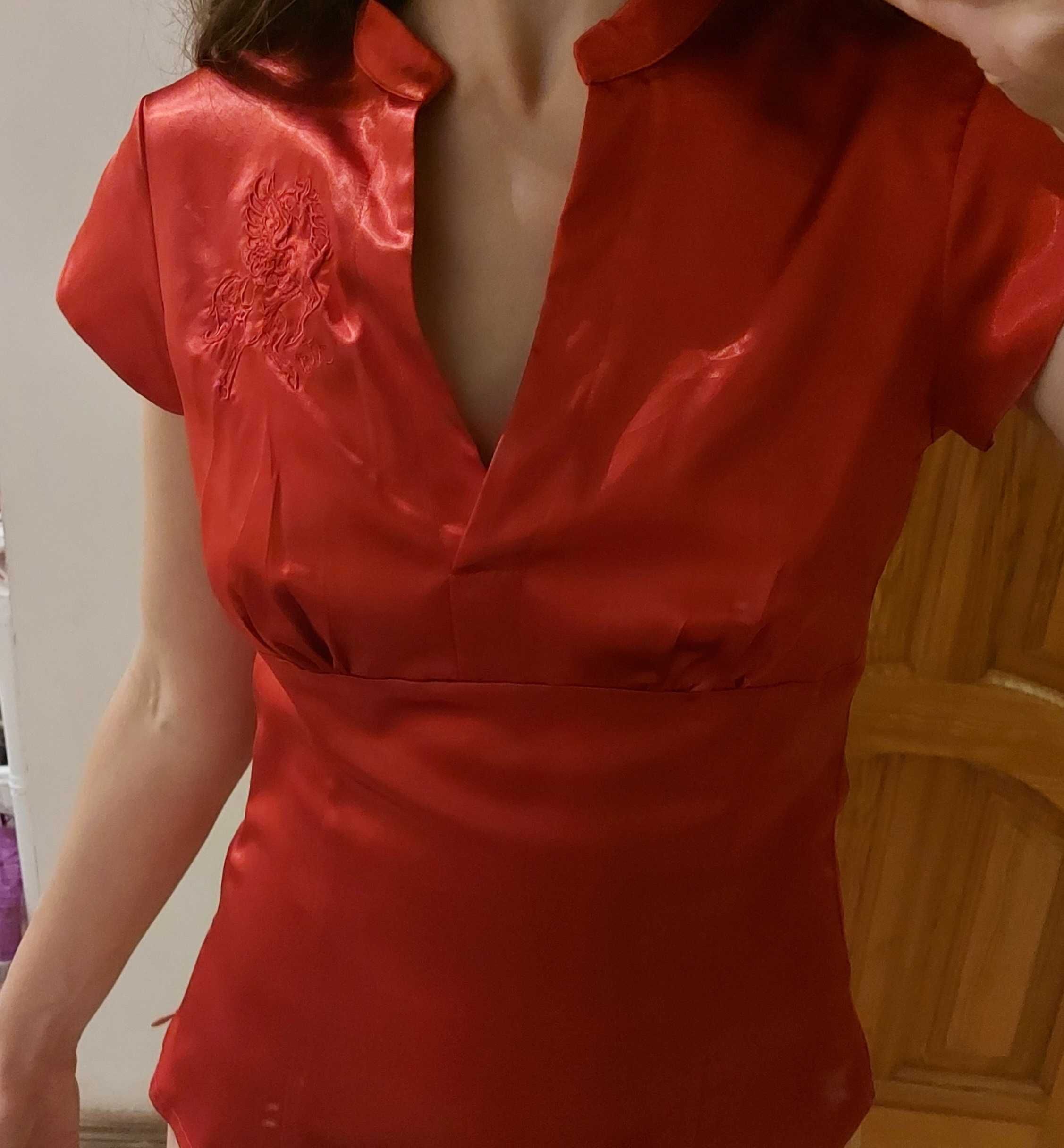 Яскрава червона блуза без рукавів