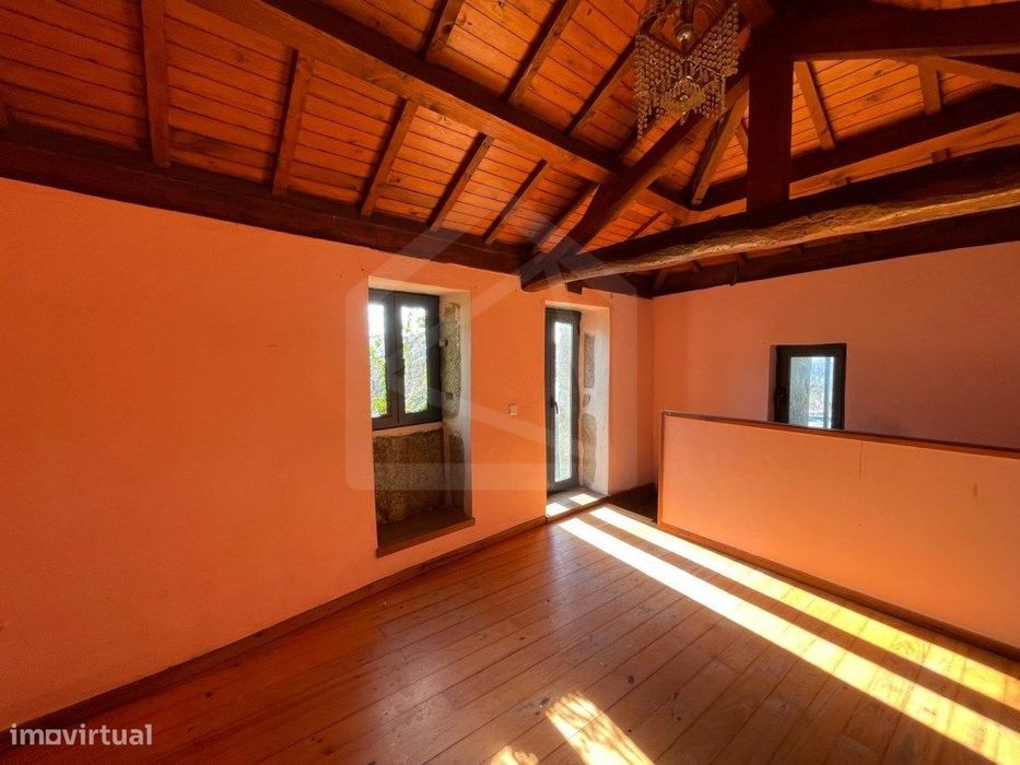 Duas Moradias em Alvarenga