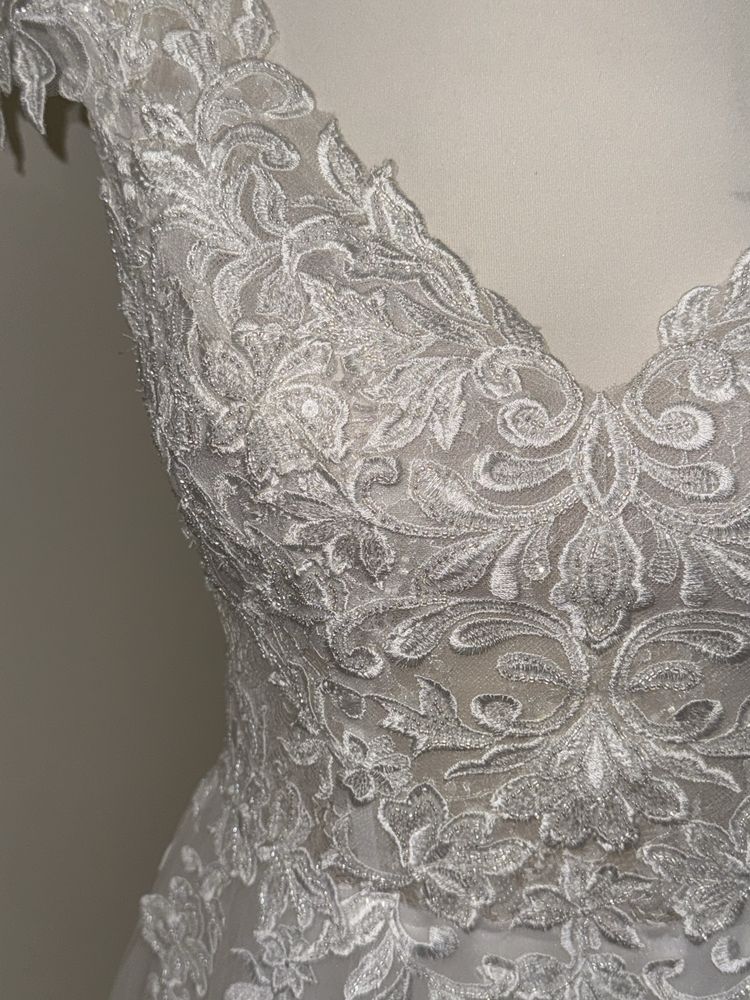 Piękna elegancka błyszczaca suknia slubna 38
