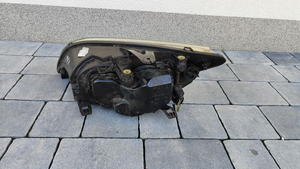 Lampa prawa przednia przód Ford Focus MK2.