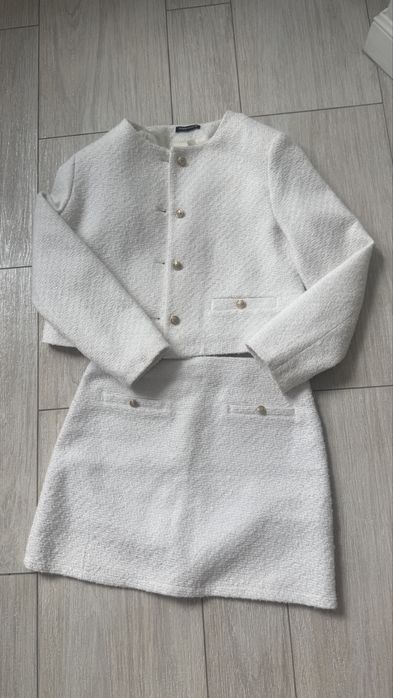 Продам білий костюм у ідеальному стані