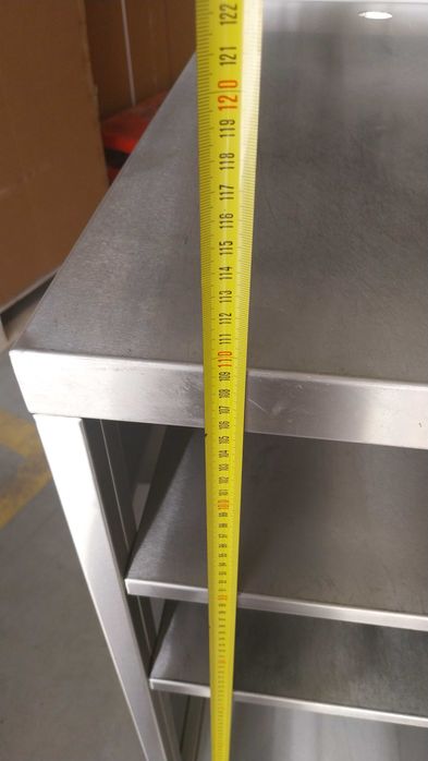 Podstawa pod piec z półkami i dziurą na podłączenie wody 67x77x110 cm