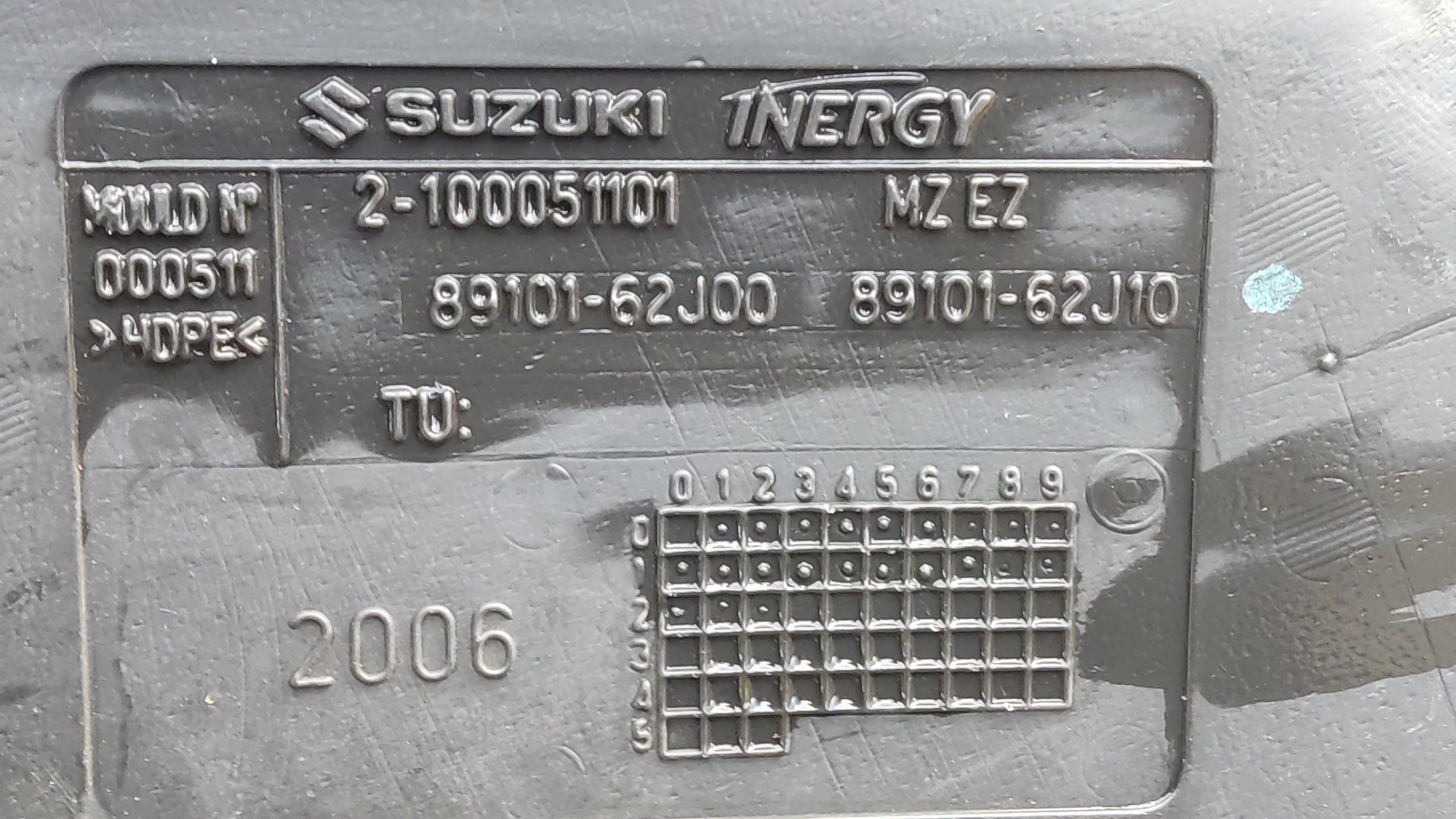 Suzuki Swift 2005-2010 топливный бак 89101-62J00 / 89101-62J10