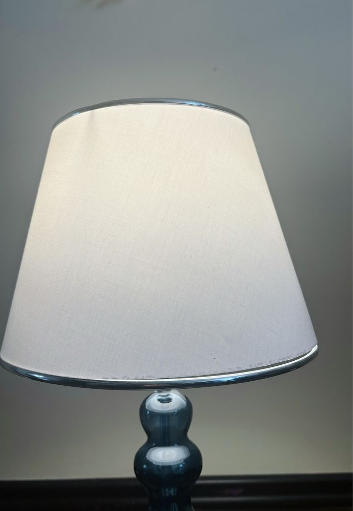 Lampa stojąca niebieska