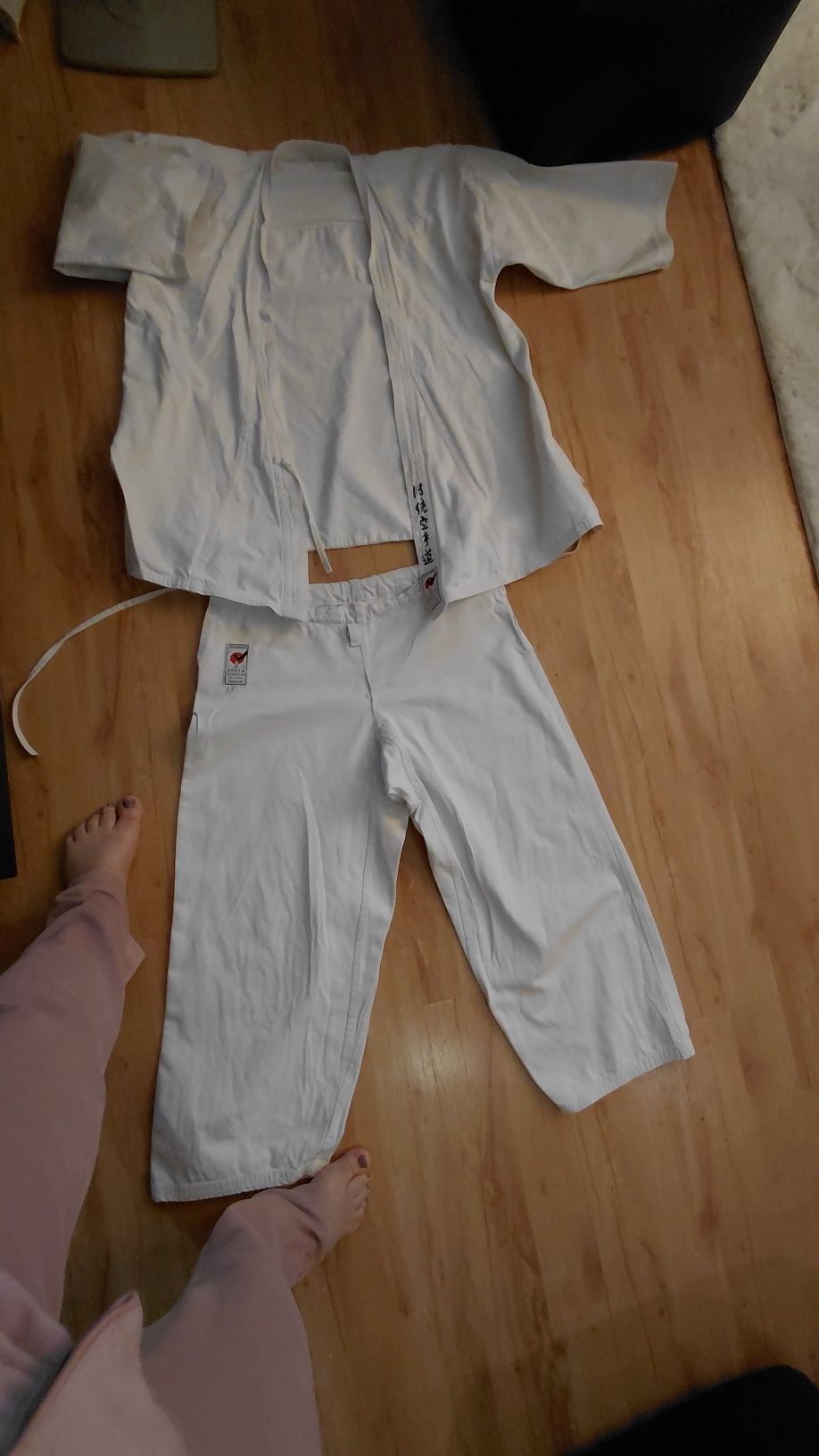 Kimono i pasy do treningu karate