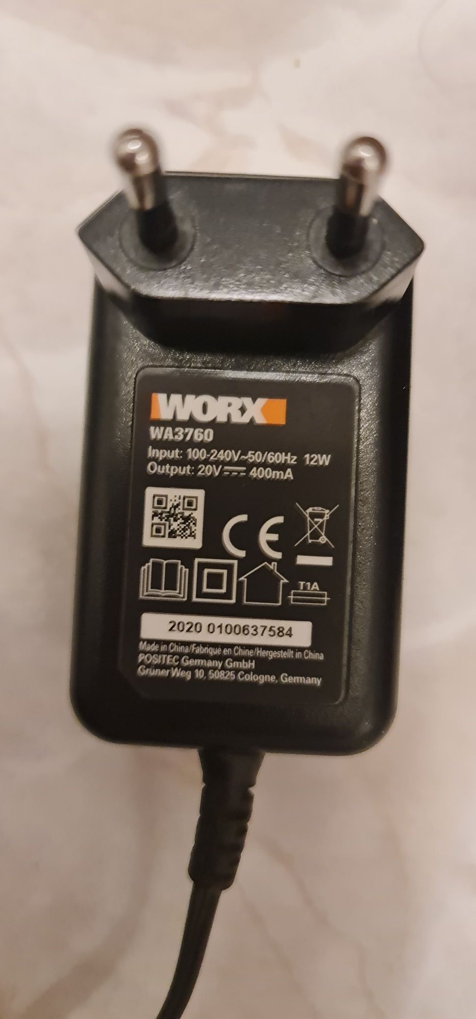 Ładowarka Worx WA3760.